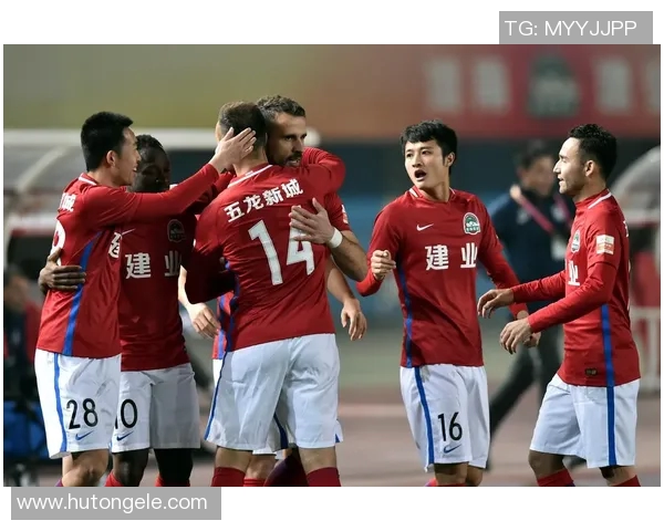 建业队迎战天津泰达全力争胜展现球队实力与斗志