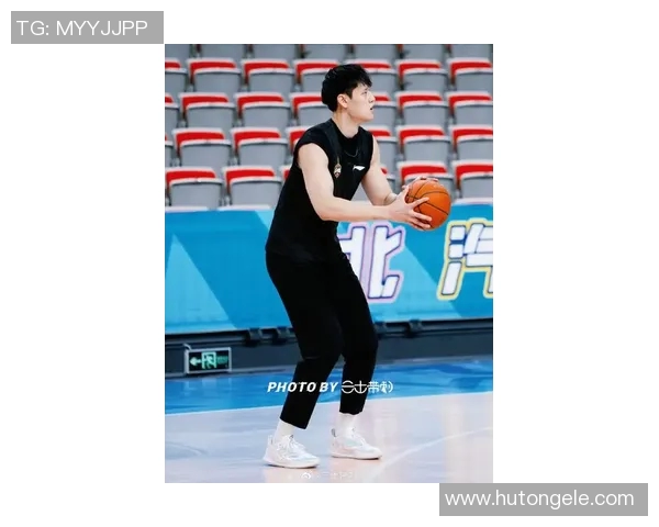 曾凡博：从青年才俊到篮球赛场的璀璨新星之路