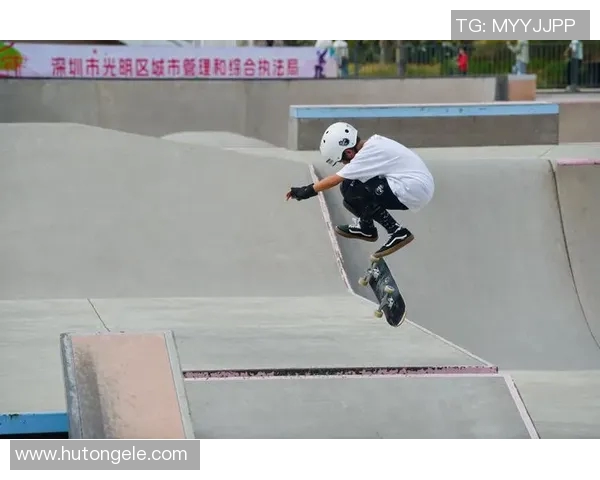 深圳滑板队的节奏探秘：年轻力量与城市文化的碰撞与融合